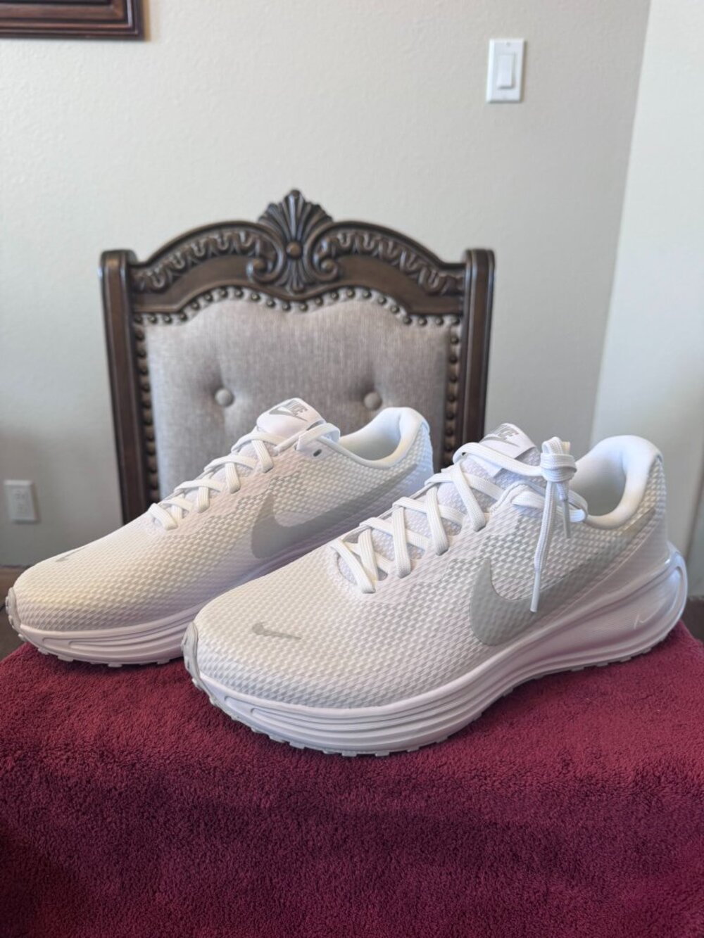 8 WOMEN'S WIDE NIKE REVOLUTION SNEAKERS